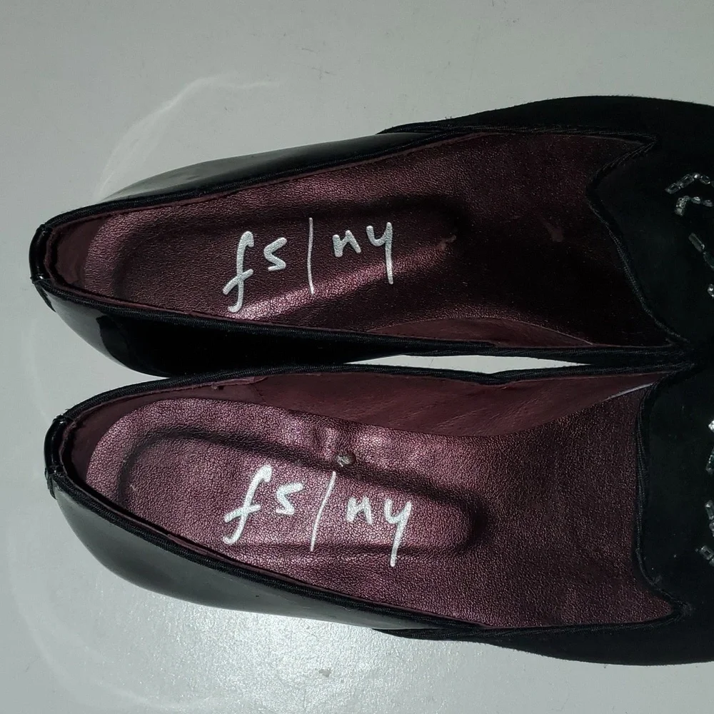 New Fsny women's 6.5 black flats with rhinestone spider design